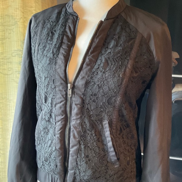 Lace jacket hardly worn - Picture 3 of 8
